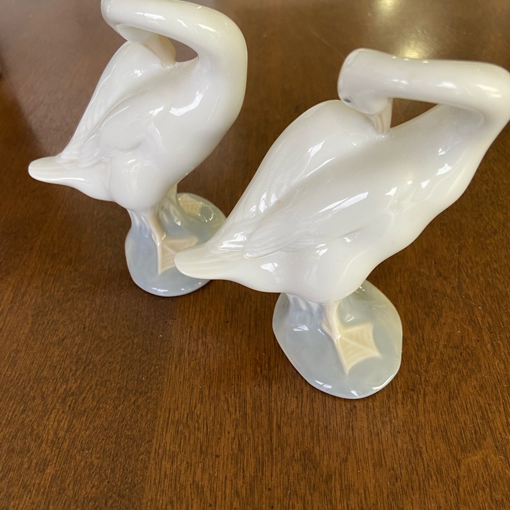 Lladro swan set